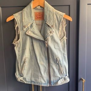 Levi’s Moto Style Cut Sleeves Denim Vest- Zipper Details- Size M